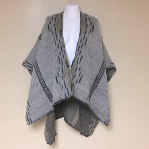 Aritzia / Talula blanket wrap - Picture 1 of 5